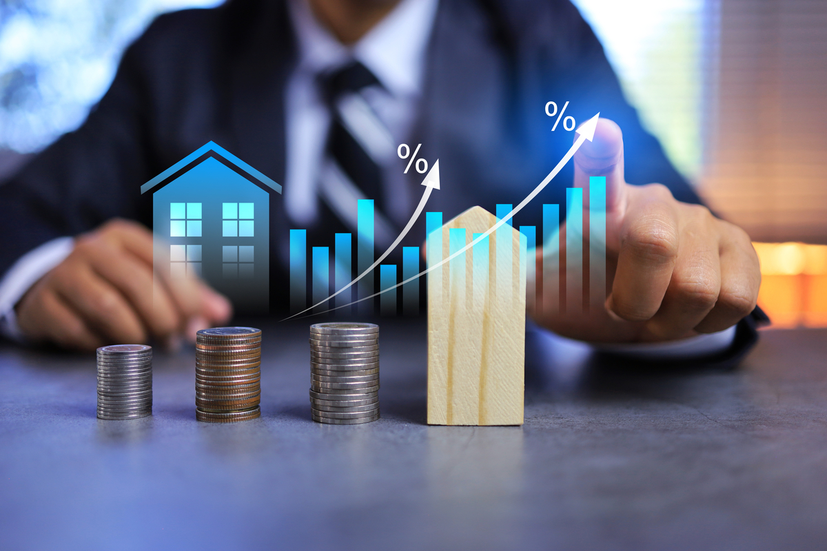 Stock Market vs Real Estate: Which Investment Is Better for You in 2025?